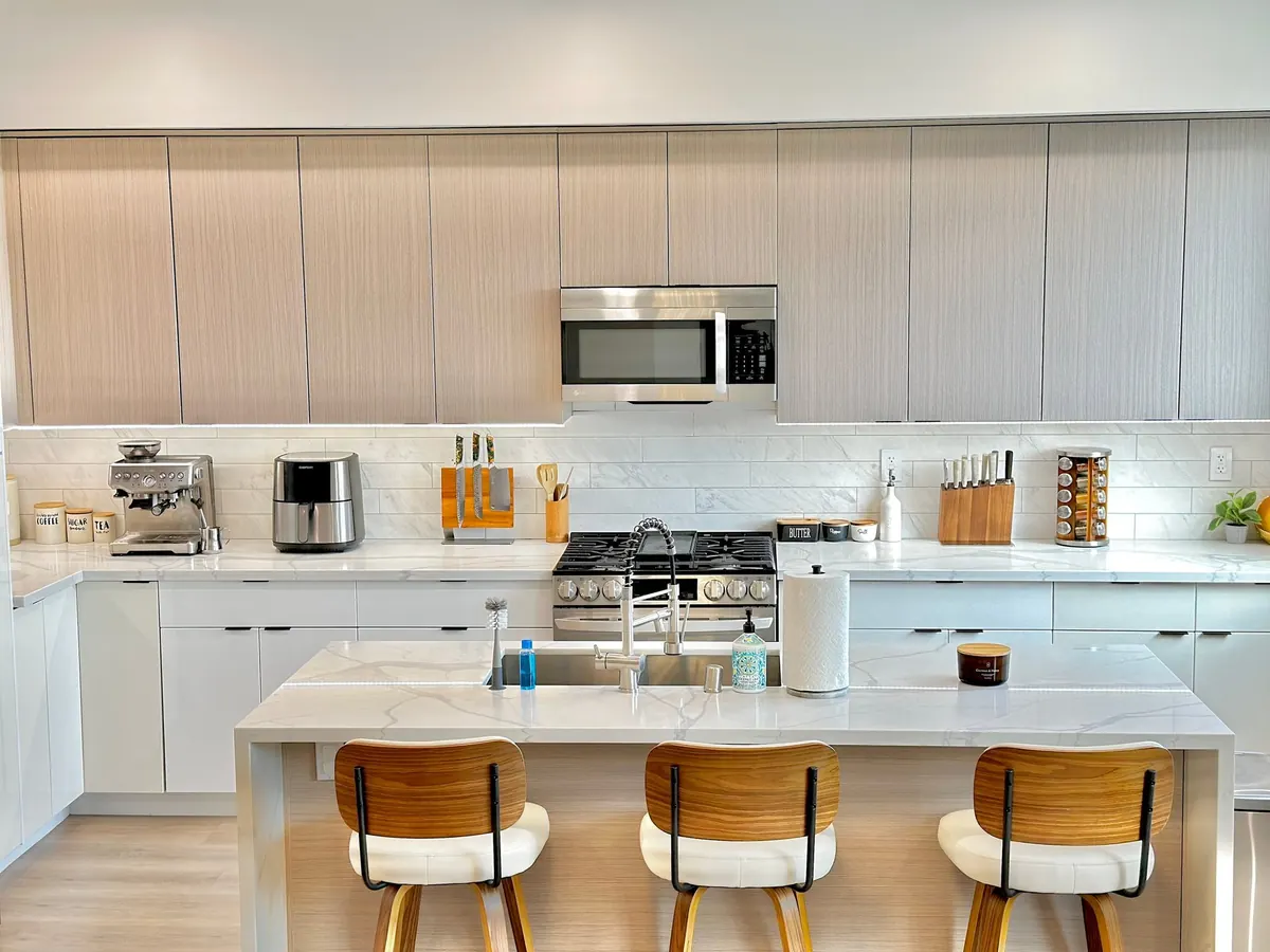 Kitchen at Paradise Luxury Villa, a property featured by Holiday Homes in Los Angeles